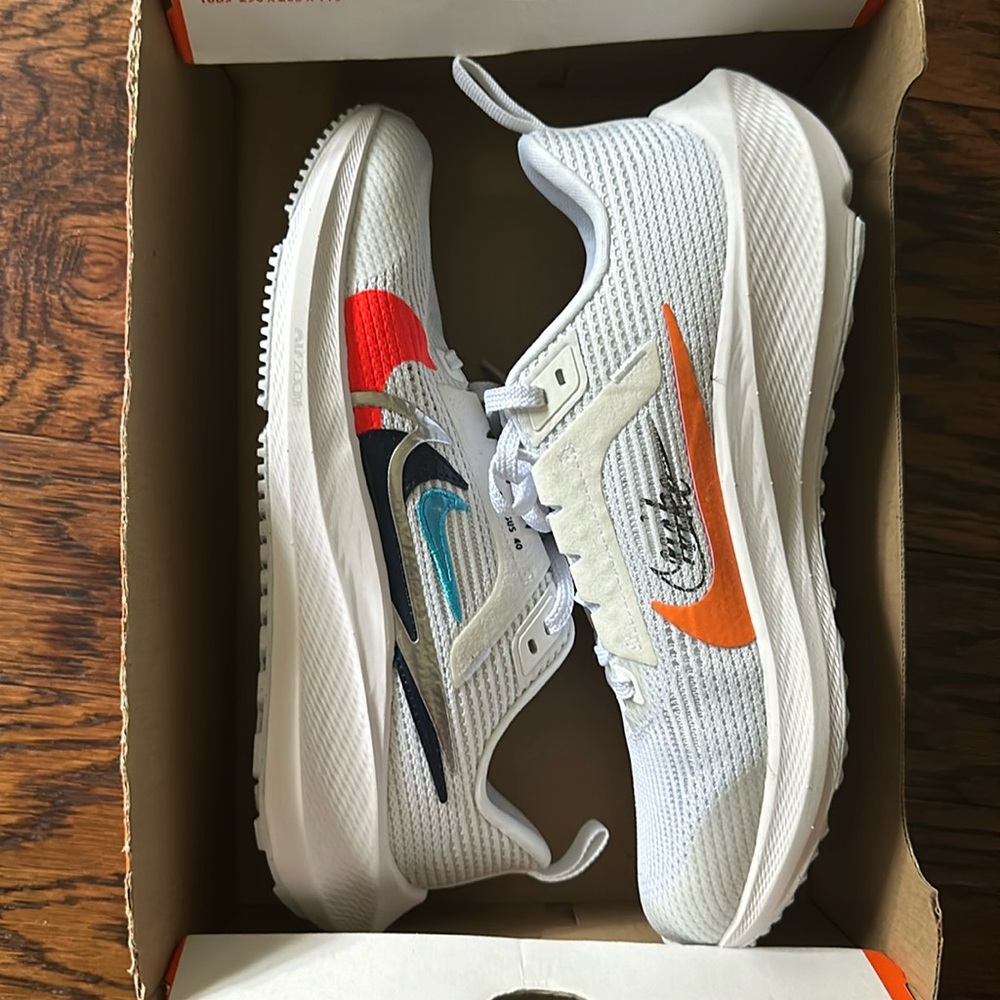 BRAND NEW NIKE AIR PEGASUS 40 GS